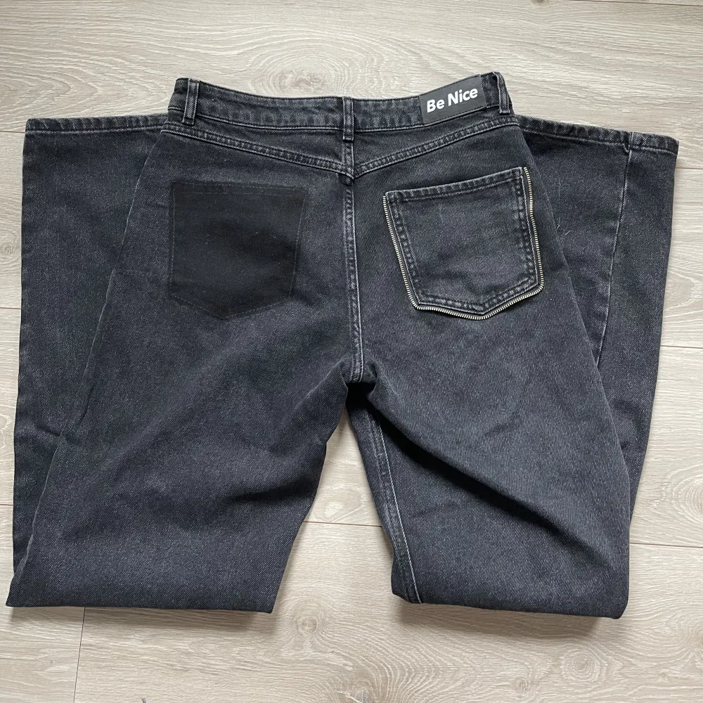 Jeans från NA-KD som jag köpte i höstas från Ida Carlssons kollektion. . Jeans & Byxor.