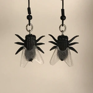 Flug örhängen🪰 - Örhängen med flugor🌱 Handgjorda! Ca 3cm⭐️