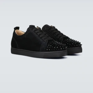 christian louboutin - säljer dessa as coola skor!! fick i present har inget kvitto där med de låga priset,  men självklart äkta 💞💞