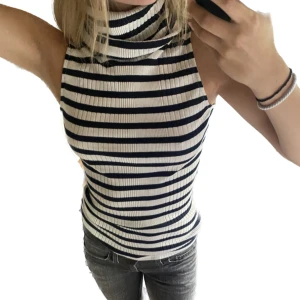 Linne - Gulligt randigt linne från Lindex i storlek S🌟Stretchigt tyg så skulle säga att den även passar en M