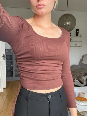 Topp med knyt - Stretchig!