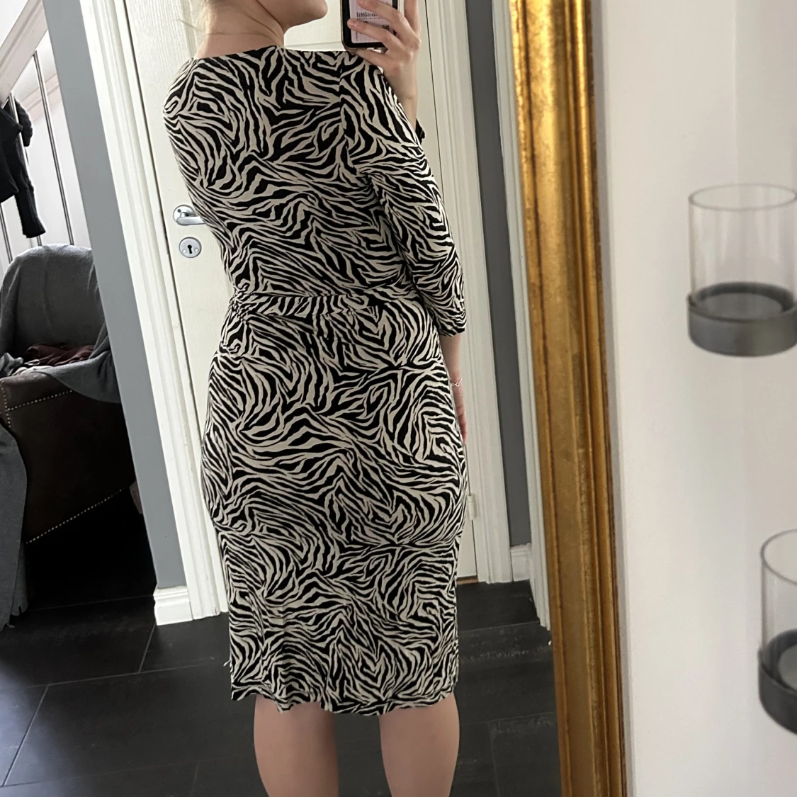 Klänning med zebramönster - 91