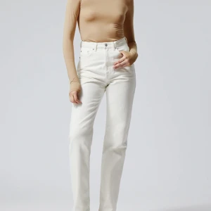 Weekday Rowe jeans - Rowe extra high street jeans storlek 28/32. Använda en gång
