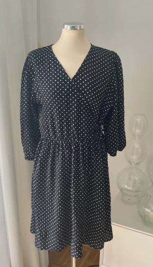 Omlott klänning XS - Ny med prislappen kvar  