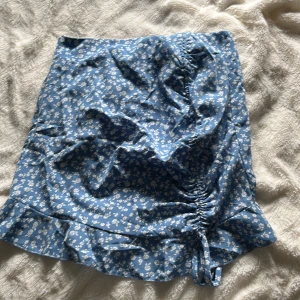 Kjol - Kjol från shein Aldrig använd, köpt för nån månad sedan, säljer då den ej passar