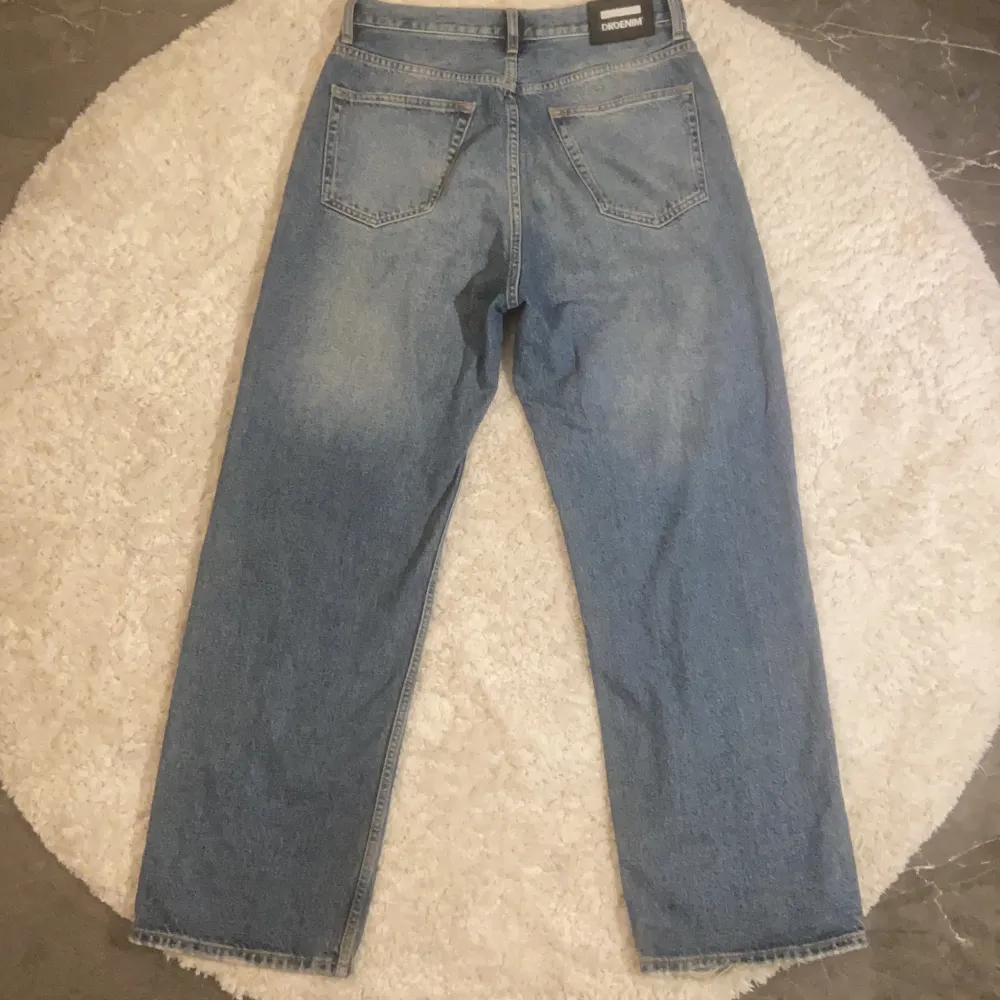 Säljer ett par blåa loosefit jeans från DRDENIM i storlek W31/L32. Jeans & Byxor.
