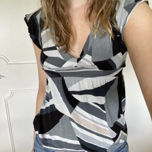 Top - Fin top från H&M. I bra skick. Skriv privat för frågor eller flera bilder. 60kr+frakt ❤️
