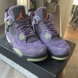 Air Jordan 4 retro canyon purple - mycket fint skick , storlek 38 
