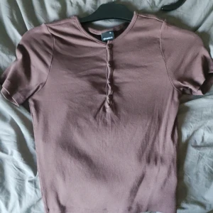 T-shirt  - Säljer för 20 kr Storlek M 