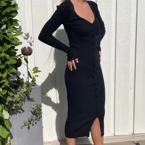 Långklänning - En svart långklänning från Zara. Aldrig använd så är i helt nytt skick!