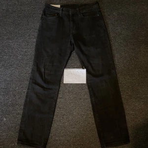 H&M jeans - H&M jeans, Regular fit!  Strl: 31/32,  Skick: 8/10,  Nypris: 350kr,  Mitt pris: 99kr + frakt
