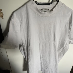 T-shirt - Från zara. Tvättas och stryks före jag postar såklart. Storleks s