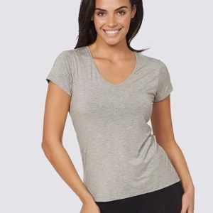 T-shirt  - Jätte fin T-shirt men tyvärr för liten för mig💖 nypris är 250kr