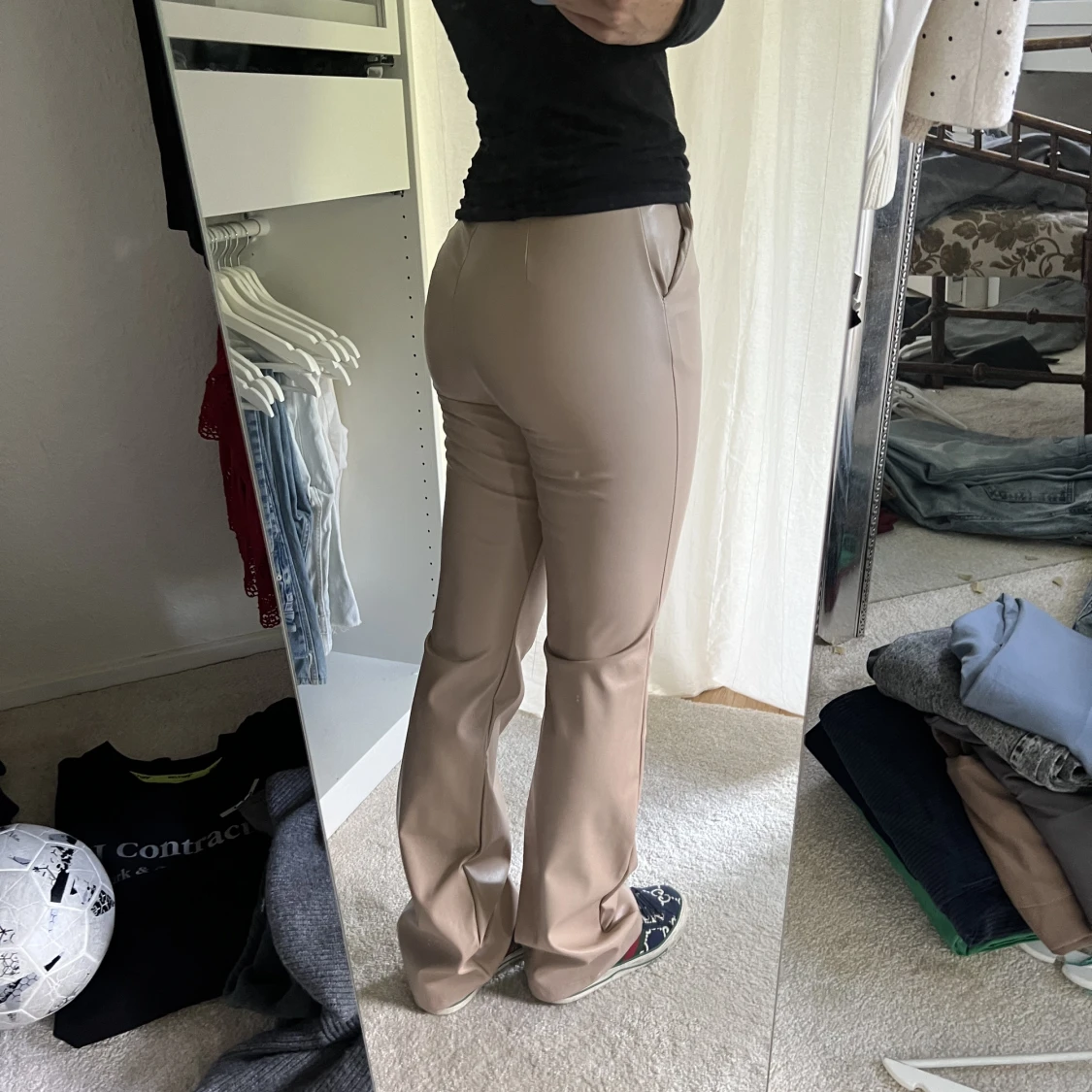 Beige bootcut skinnbyxor