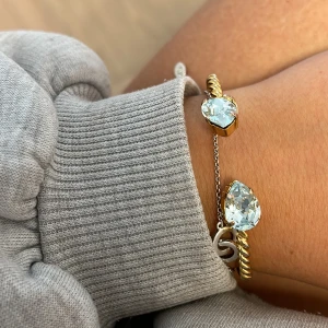 Caroline Svedbom armband  - Säljer mitt fina Caroline svedbom armband då det ej kommer till användning. 