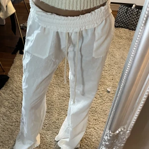Linnebyxor  - Säljer mina linnebyxor som liknar de från Roxy. Använda 1 gång 💕