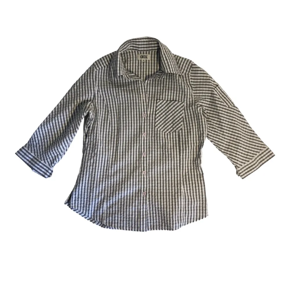 Skjorta från märket cecil i strl S, tyget är bäckebölja så den är verkligen superfin och bra kvalitet 🪢. Skjortor.
