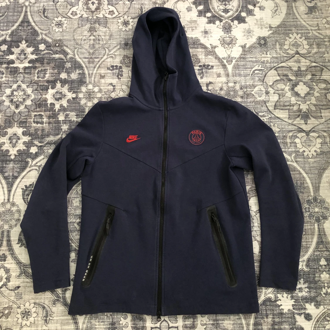 Nike x PSG Hoodie Limited Edition Tech Fleece Pack Performance