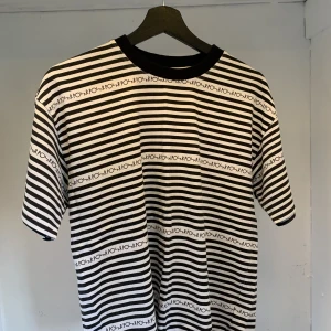 Polar skate t shirt  - T shirt från Polar skate co i bra skick. Storlek S.