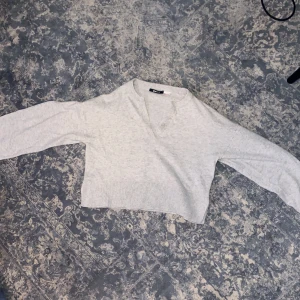 Stickad långärmad - Köpt från Gina tricot men använt enbart 2 gånger.