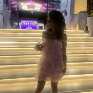 Rosa klänning  - Obs dett inte den på andra bilden men en liknande❤️ oanvänd få den är för kort för min smak💓💓