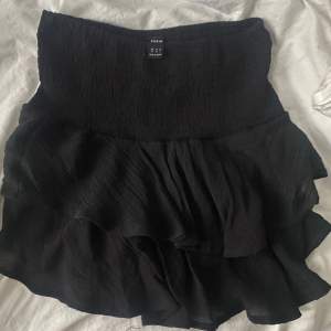 super gullig volang kjol från shein, går lika bra att använda som en topp🤗näst intill ny