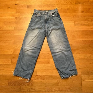 jeans från gina tricot - jättesköna jeans från gina tricot! säljer då de är för små för mig tyvärr