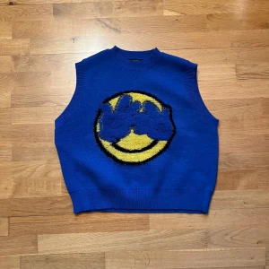 Stickad väst från Cider - jättefin! endast använd en gång!