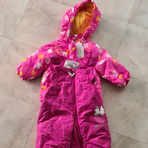Mumin Vinter overall - Helt ny vinter overall. Nypris ca.690kr. Ej använd då dottern var för liten för den i vintras och kommer vara för stor för den i år. 