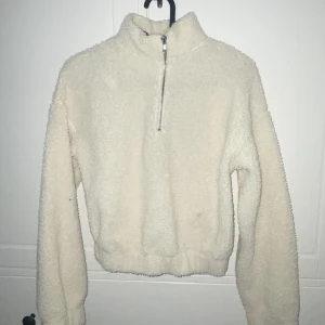 Mysig tröja - bra skick, använd ett fåtal gånger! Mysig☺️