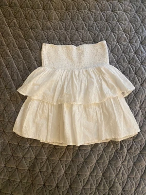 Volangkjol - Söt volangkjol med mönster från Kappahl💕Är i väldigt gått skick. Är i storlek 158/164 men passar de som har xs-s