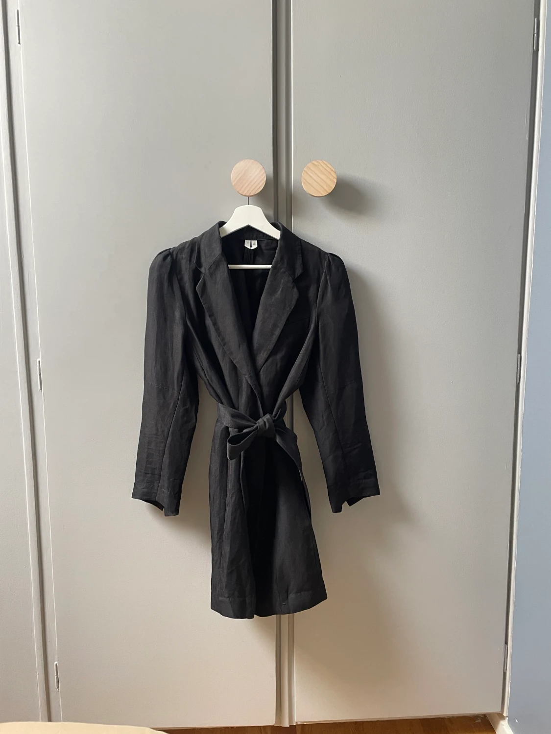 Linne kavaj/klänning med knytband i midjan och knappar strl 34 (36)