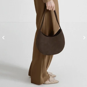 Stylein yardly mini bag nyskick väska  - Yardly mini bag från Stylein i fantastisk brun färg säljes. Chokladbrun, från deras senaste kollektion. Med prislapp, inga skavanker eller dylikt. 