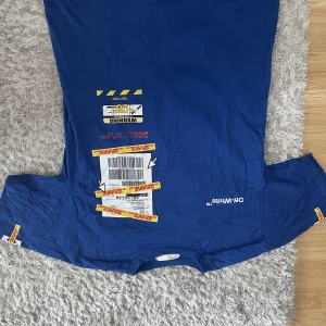 Off White T-Shirt - Off White T-Shirt Bart Simpson Tryck Storlek: Medium