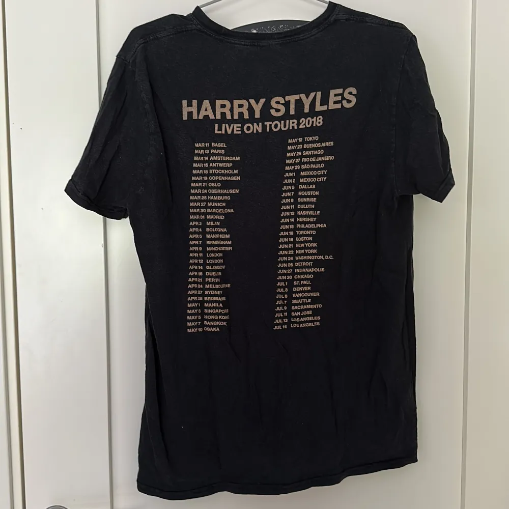 Harry Styles T-shirt köpt på hans konsert i Stockholm 2018, strl M. . T-shirts.