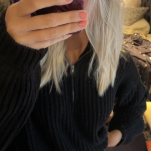 Tröja - Tröja med zip från nakd! 🖤zip går att dra ända upp 
