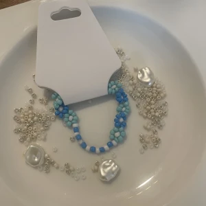 Armband  - Armband i rocaillespärlor med elastisk tråd