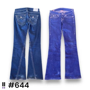 true religion jeans 644 - lågmidjade bootcut true religion jeans i modellen Becky, (DET ÄR SAMMA PAR PÅ BILDEN, blev fel me ljuset) 💜innerben, 75cm💜ytterben, 88cm💜midja rakt över, 33cm💜benöppning, 22cm💜 modell 155