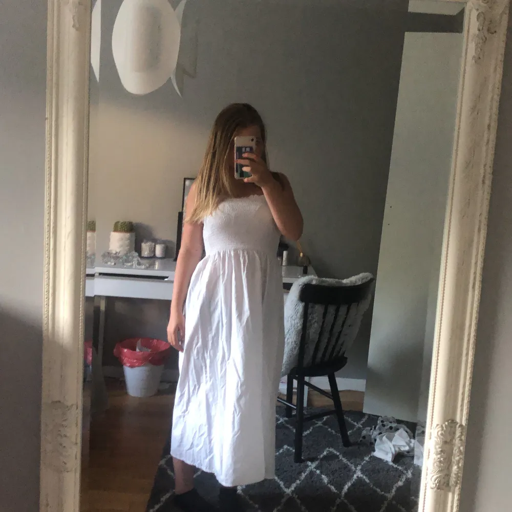 Jättefin tupklänning från bikbok som jag använt som kjol, perfekt för sommaren . Kjolar.