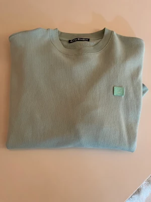 Acne Studios - Acne Studios sweatshirt, knappt använd. 