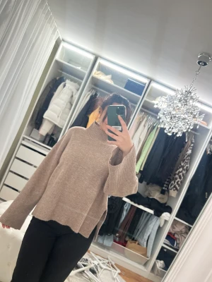 Stickat - Snygg stickad tröja från Gina, använd fåtals gånger 