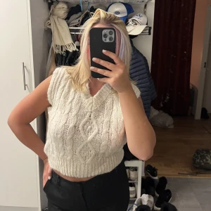 Stickad tröja - Säljer denna stickade tröjan. Storlek: XS/S Pris: 20 kr