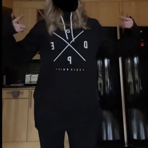 dope jacka (ny) - dope jacka i ny skick köpte den för 1500 förra vintern  öppen för prisförslag 