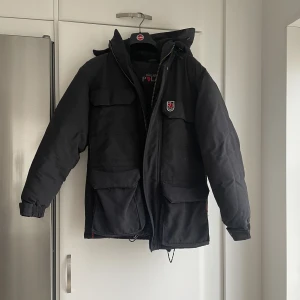 Fjällräven  - Använd men fint skick. Passar till strl 164-170 eller XS-S.  