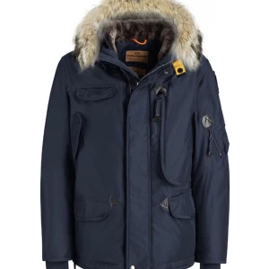 Parajumpers Jacka - Parajumpers vinterjacka  9/10 skick inga slitage eller defekter. Barnstorlek 176 / mindre S Marinblå färg