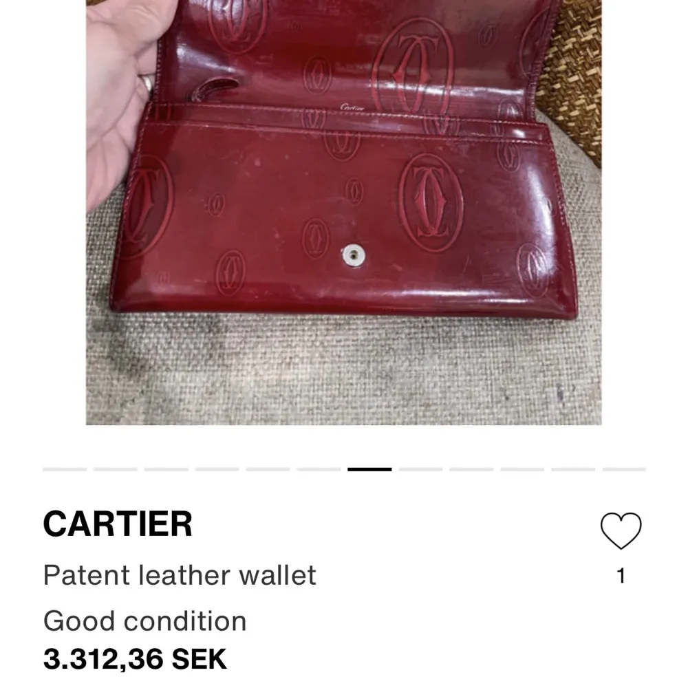 En vintage Cartier plånbok med lite wear, jämlika modeller går för runt 2000-3000kr på vestiaire, helt authentic med uppbackning från Facebook grupper. Kan gå lägre vid snabb affär.. Accessoarer.