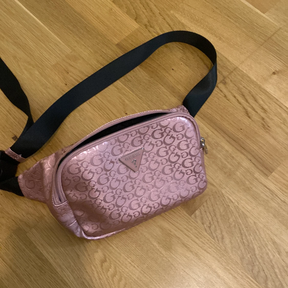 Guess råsa Axelväska/Midjeväska - 90