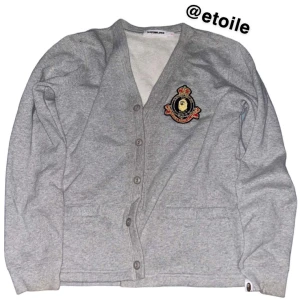 BAPE Cardigan - Superfint skick nästan oanvänd. Skriv om frågor!