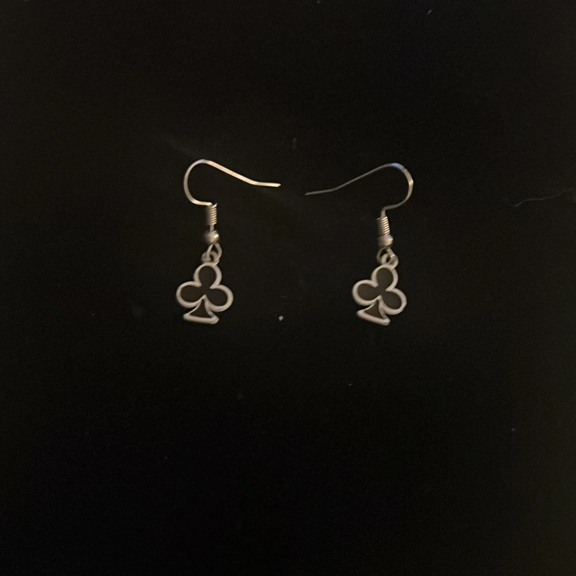 Kort spel örhängen