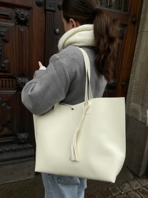 Tallulah - Skriv för frågor eller mer bilder!🤍  Följ oss gärna på Instagram @bellebag_uf🌟